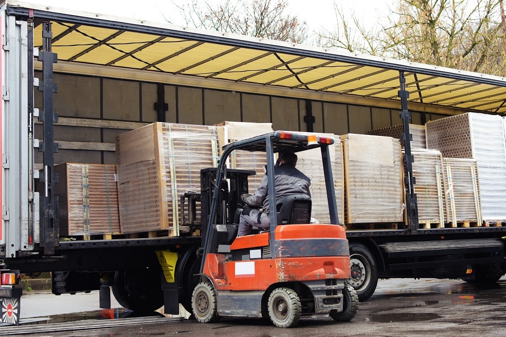 How Many Pallets Fit on a 53 Foot Trailer and How to Optimize Your Dry